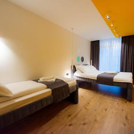 Hotel 4 Llulla พริสตีนา ภายนอก รูปภาพ