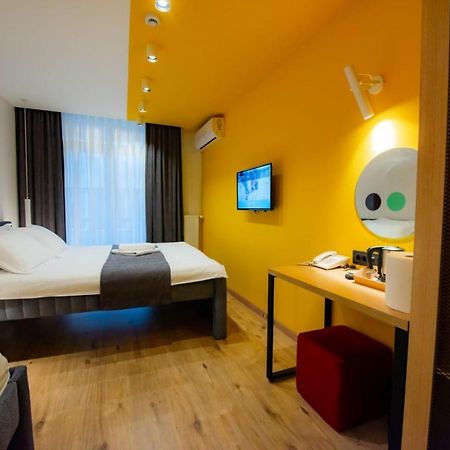 Hotel 4 Llulla พริสตีนา ภายนอก รูปภาพ