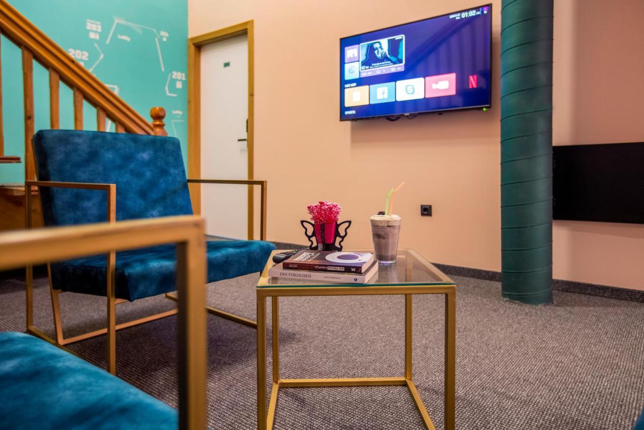 Hotel 4 Llulla พริสตีนา ภายนอก รูปภาพ