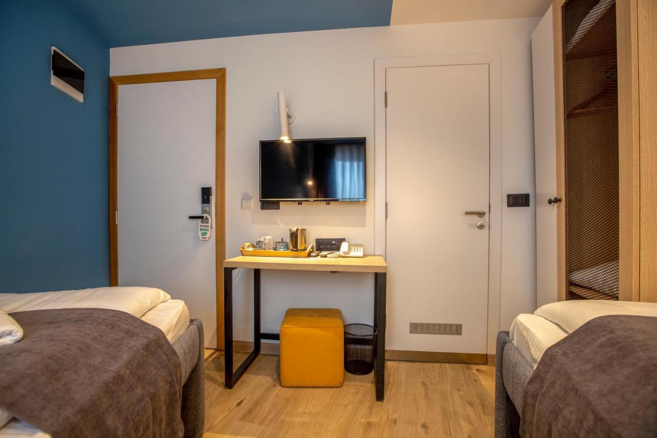 Hotel 4 Llulla พริสตีนา ภายนอก รูปภาพ