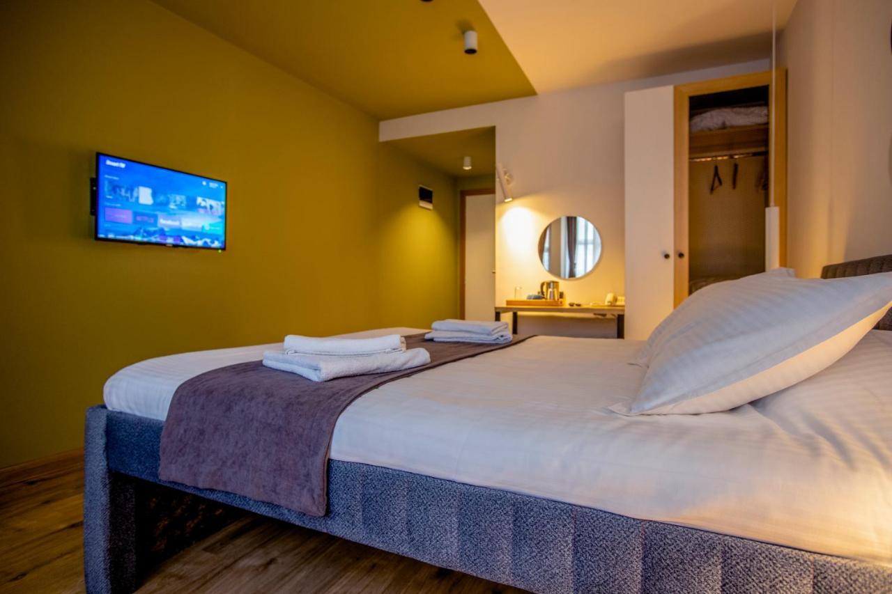 Hotel 4 Llulla พริสตีนา ภายนอก รูปภาพ