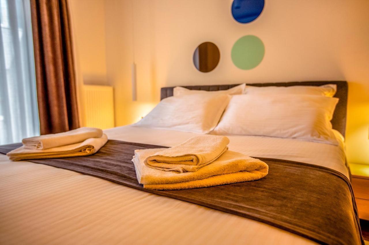 Hotel 4 Llulla พริสตีนา ภายนอก รูปภาพ