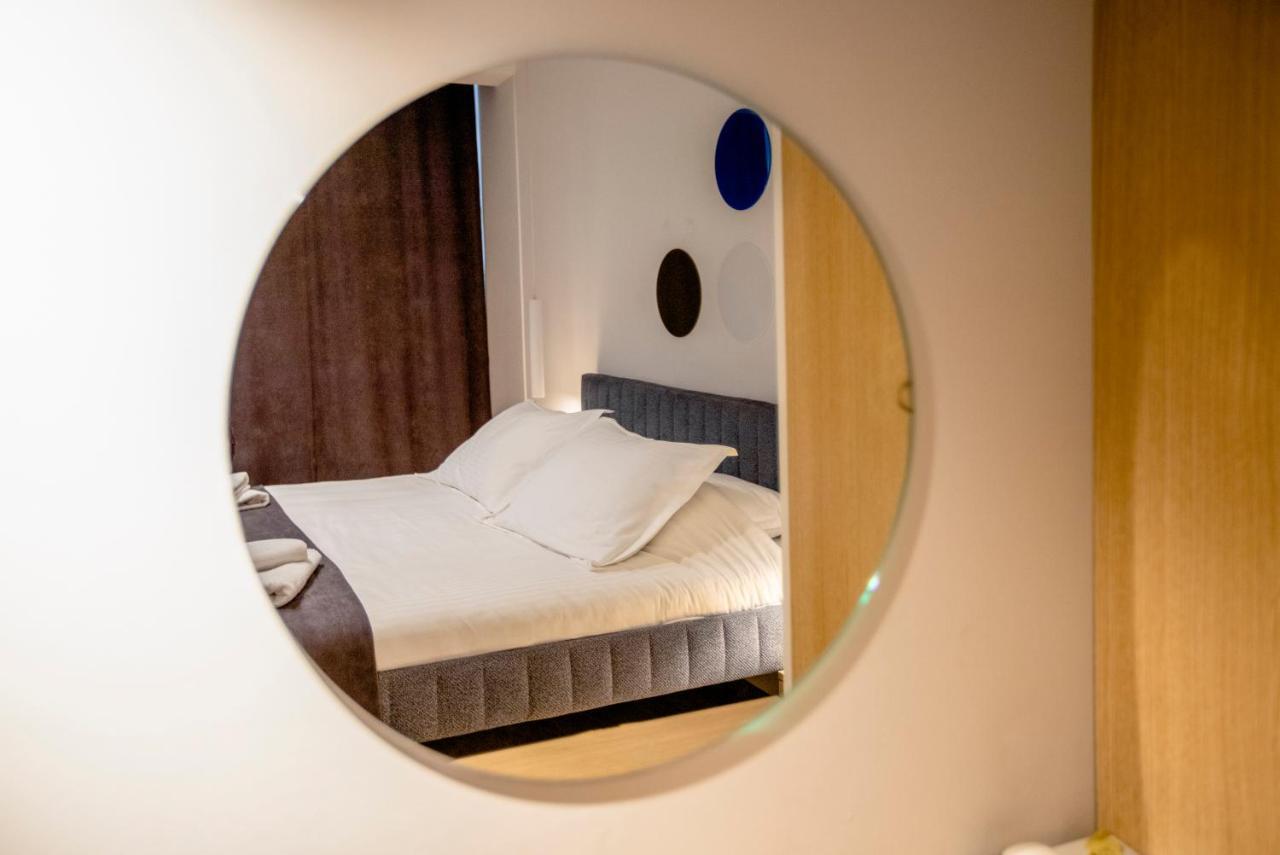 Hotel 4 Llulla พริสตีนา ภายนอก รูปภาพ