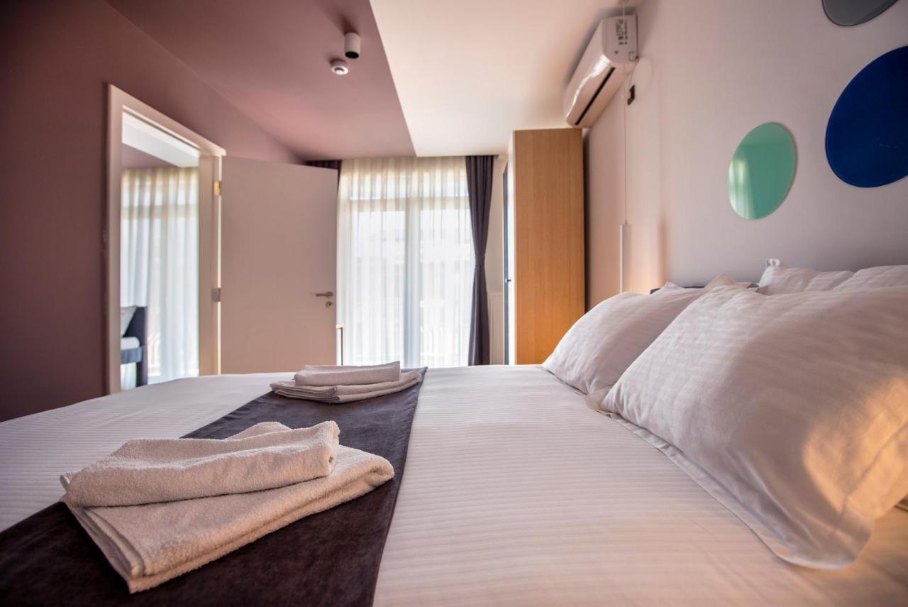Hotel 4 Llulla พริสตีนา ภายนอก รูปภาพ