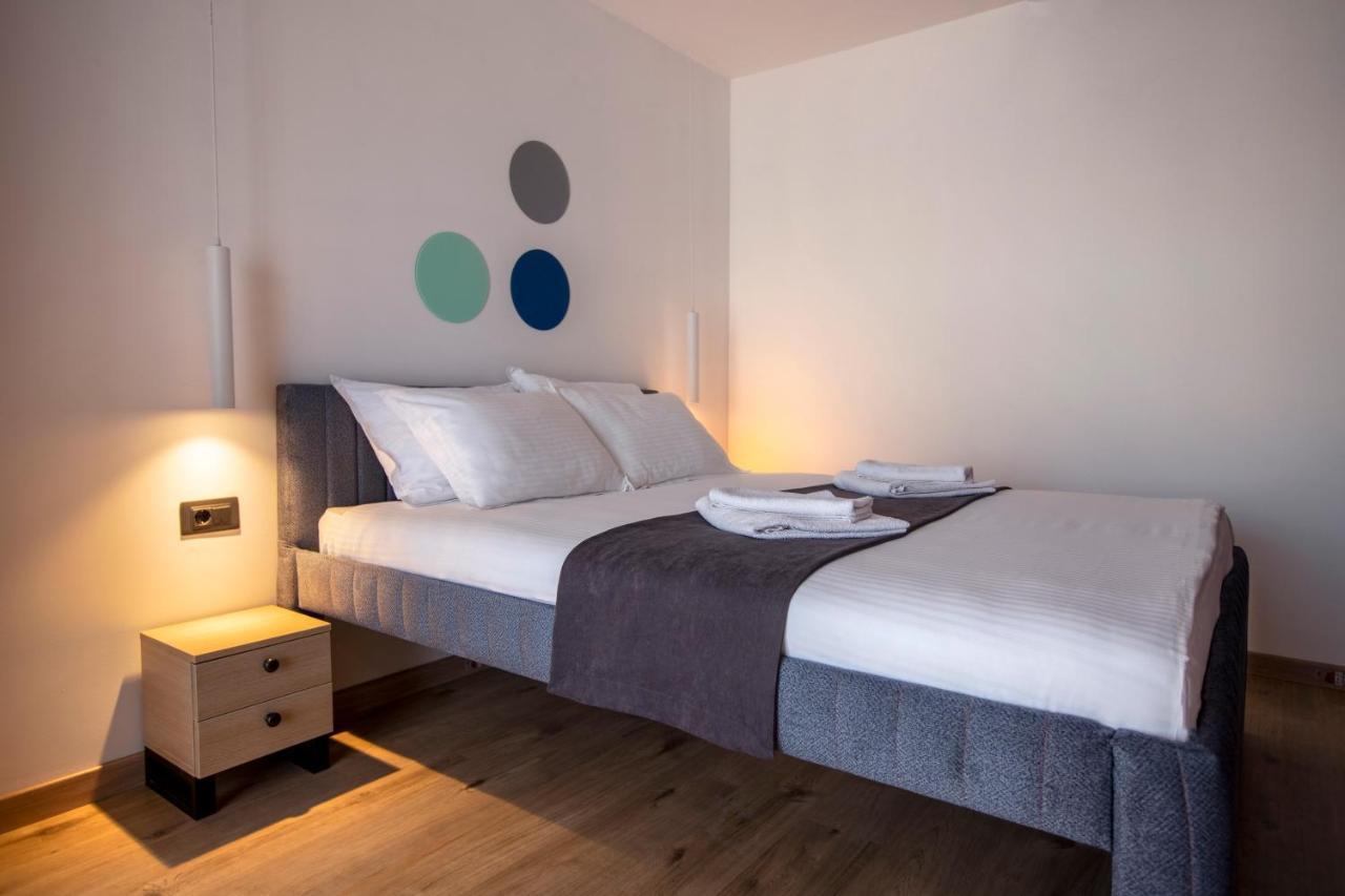 Hotel 4 Llulla พริสตีนา ภายนอก รูปภาพ