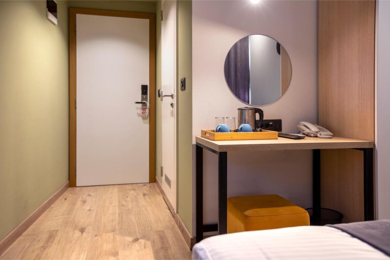 Hotel 4 Llulla พริสตีนา ภายนอก รูปภาพ