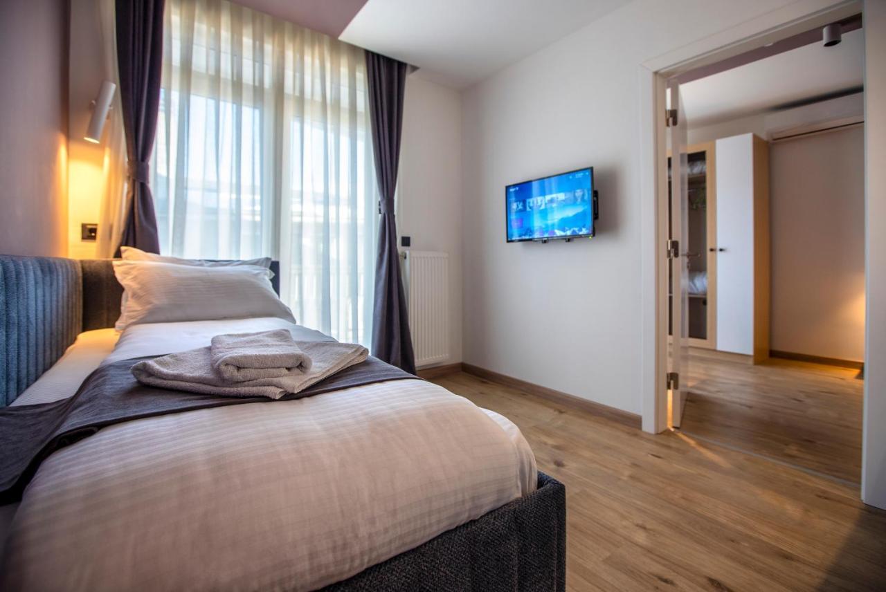 Hotel 4 Llulla พริสตีนา ภายนอก รูปภาพ
