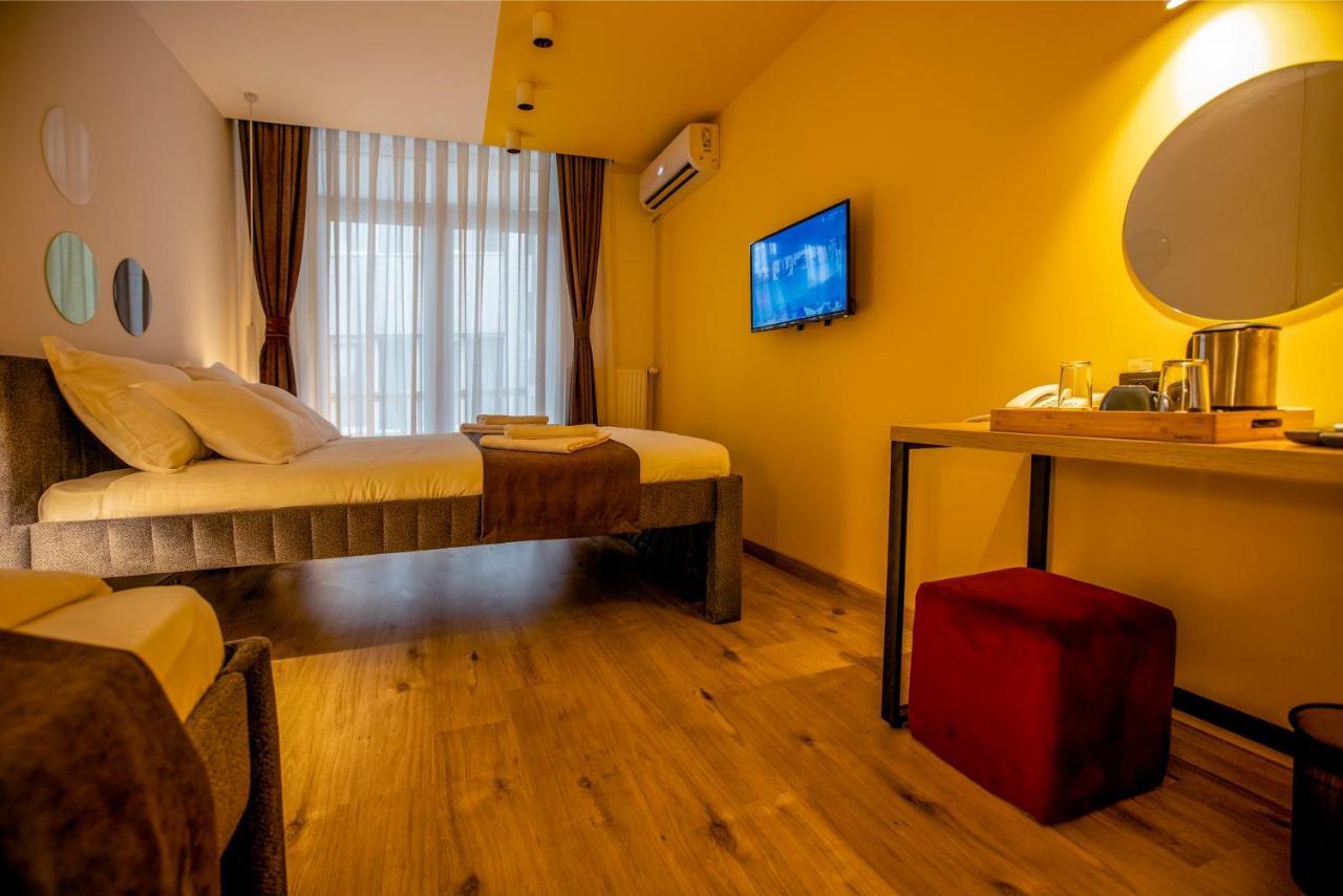 Hotel 4 Llulla พริสตีนา ภายนอก รูปภาพ