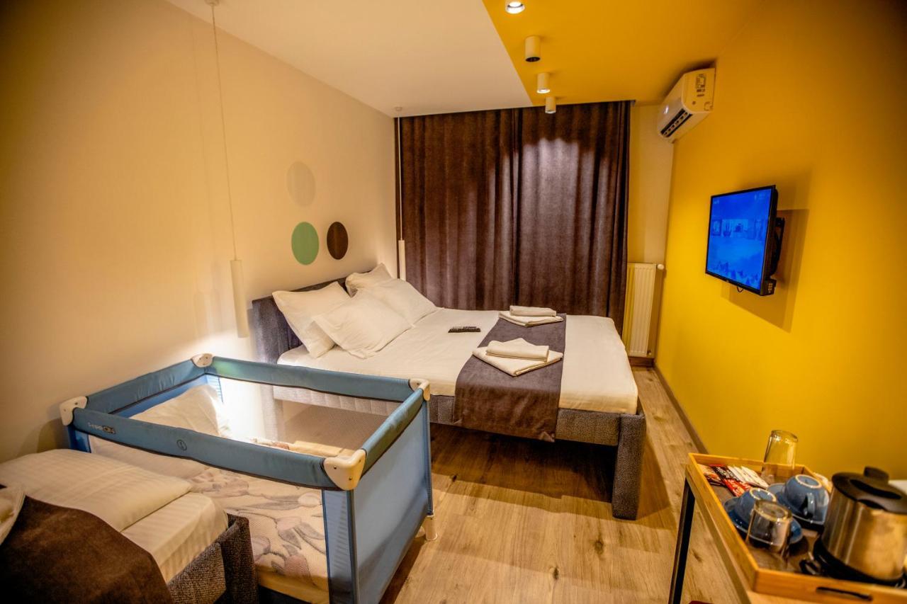Hotel 4 Llulla พริสตีนา ภายนอก รูปภาพ