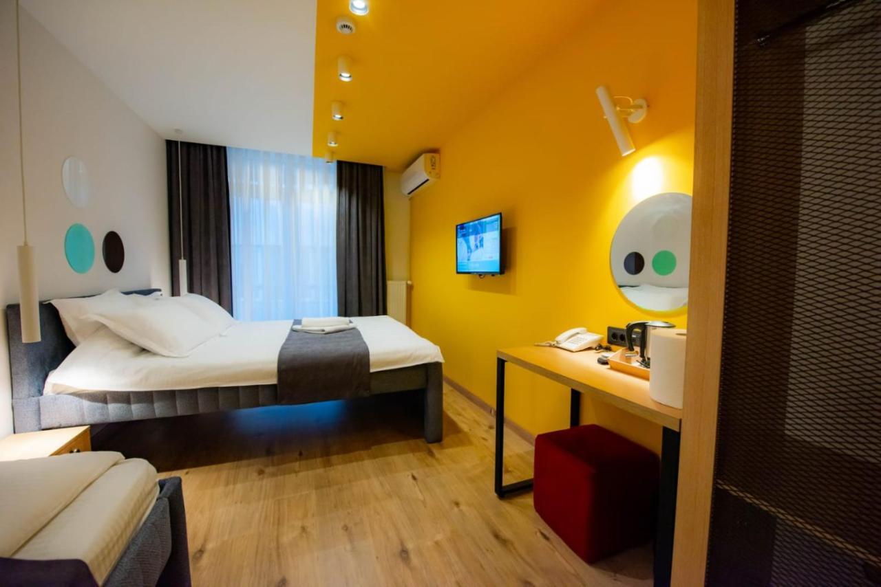Hotel 4 Llulla พริสตีนา ภายนอก รูปภาพ